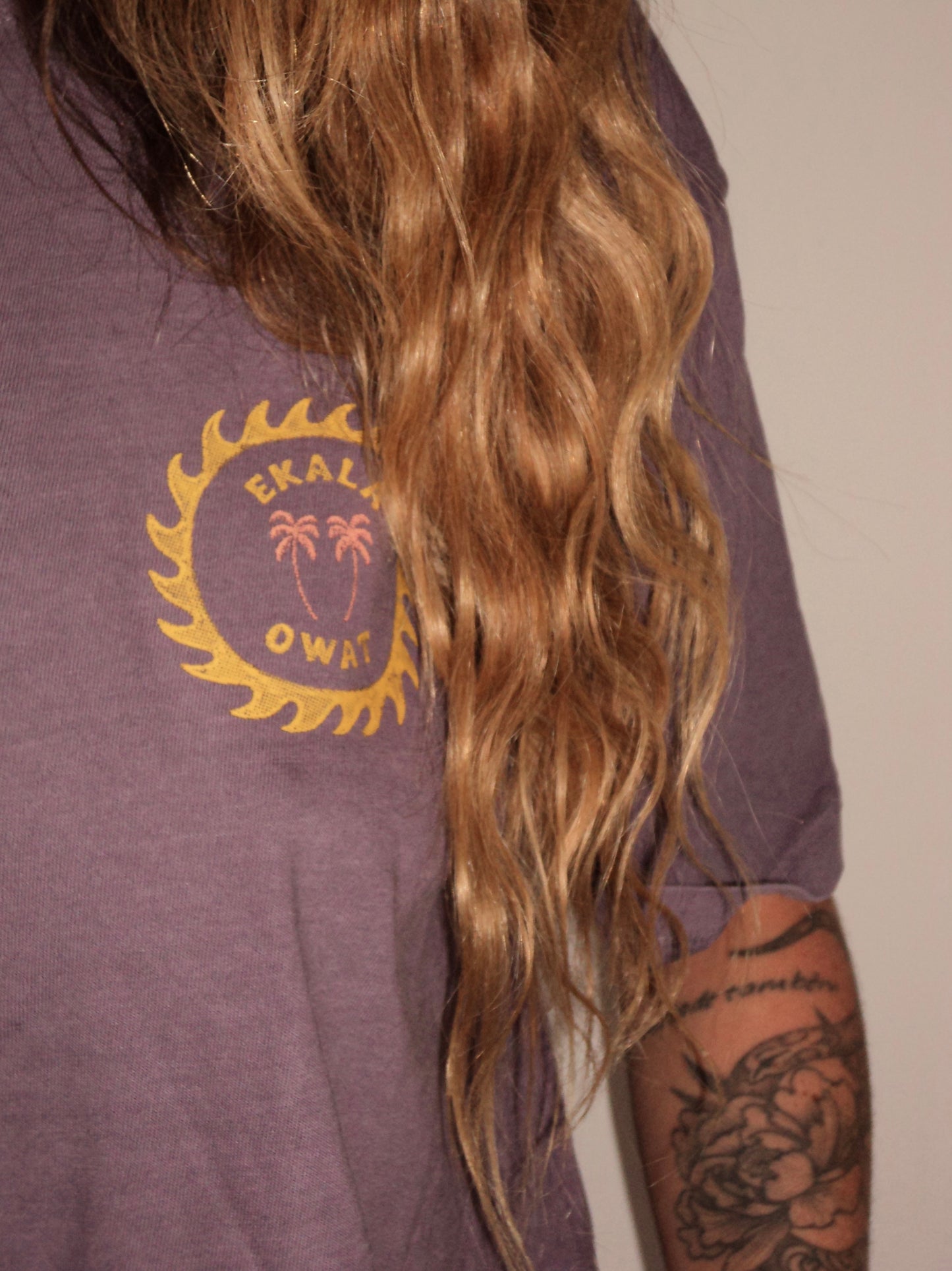 Camiseta Ekala x Owat Roxa